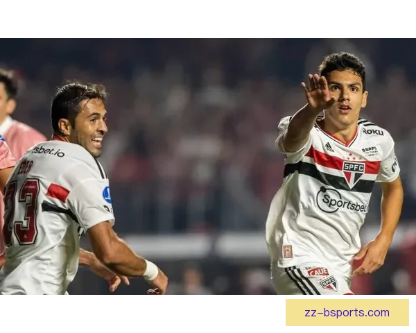 圣保罗足球队历史首次捧起巴西杯冠军奖杯书写辉煌篇章