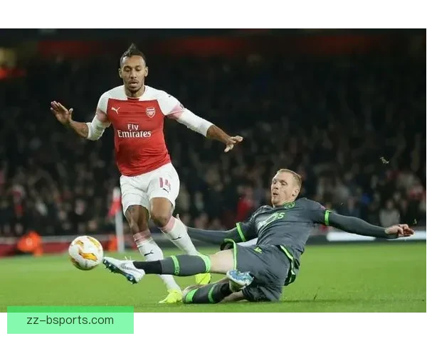 奥巴梅扬欧联杯主场大演帽子戏法助球队晋级精彩瞬间